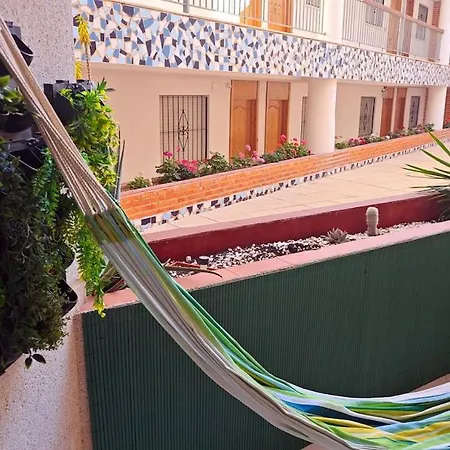 Apartament 1bed Flat With Pool, Balcony & Hammock - Only 5 Mins To The Beach!