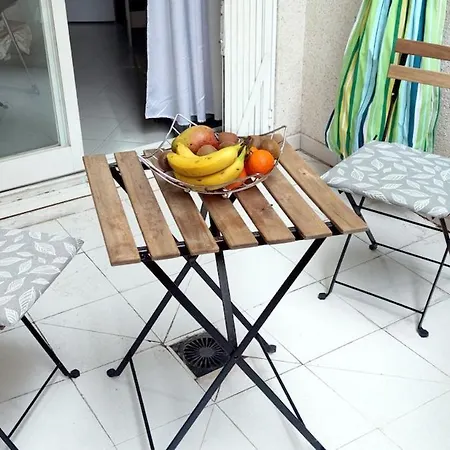 1bed Flat With Pool, Balcony & Hammock - Only 5 Mins To The Beach! Apartament